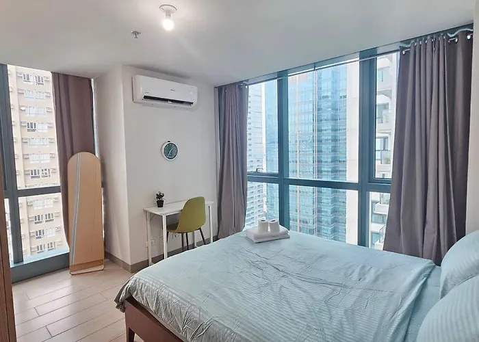 One Uptown Executive 2 Bedroom, With Balcony, Washer & Netflix Apartamento