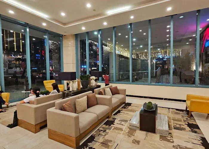 One Uptown Executive 2 Bedroom, With Balcony, Washer & Netflix